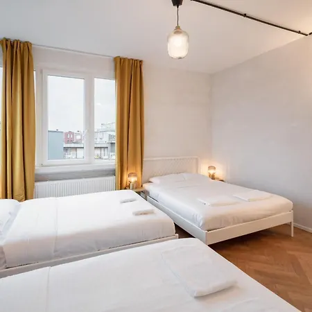 Charming And Spacious In The Heart Of אנטוורפן