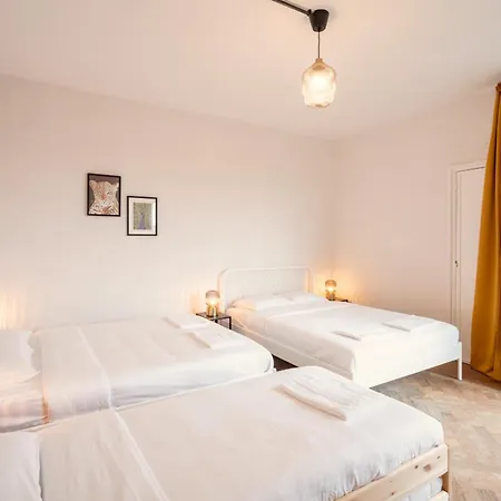 Charming And Spacious In The Heart Of דירה אנטוורפן