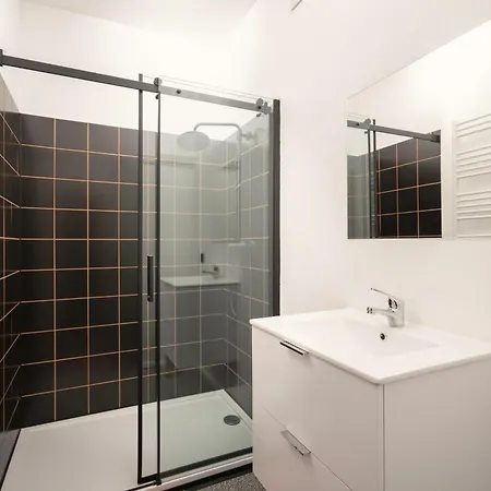 Charming And Spacious In The Heart Of דירה *