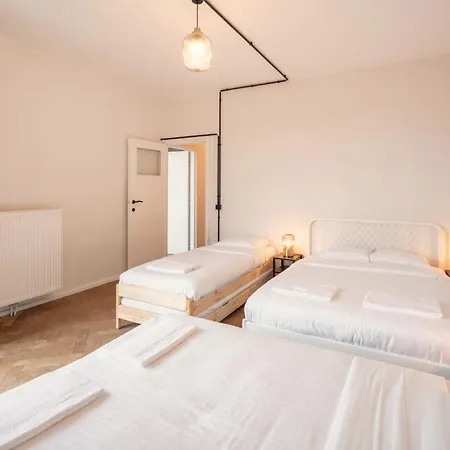 דירה Charming And Spacious In The Heart Of