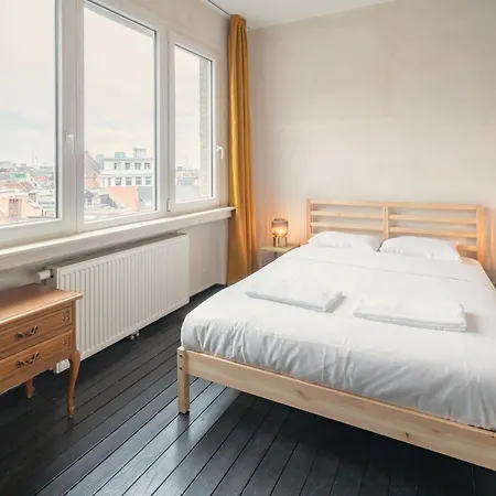 דירה Charming And Spacious In The Heart Of אנטוורפן
