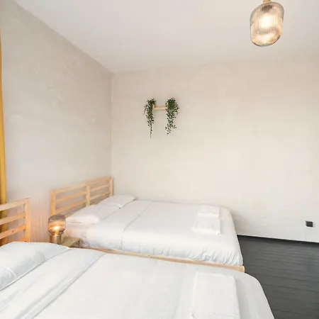 Charming And Spacious In The Heart Of דירה אנטוורפן