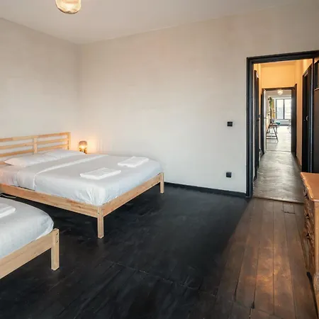 Charming And Spacious In The Heart Of דירה אנטוורפן