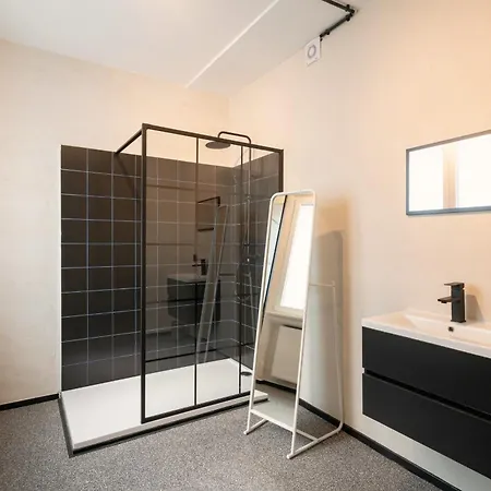 Charming And Spacious In The Heart Of דירה אנטוורפן