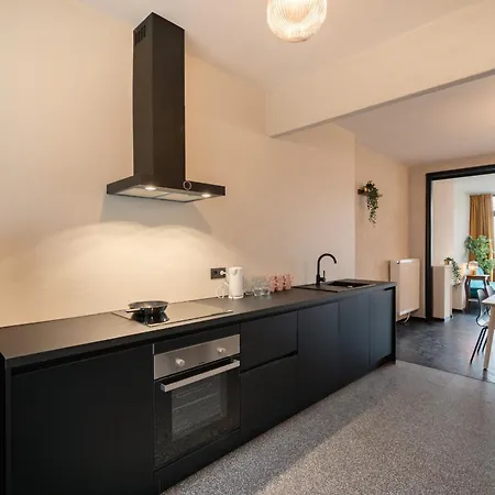 דירה Charming And Spacious In The Heart Of *