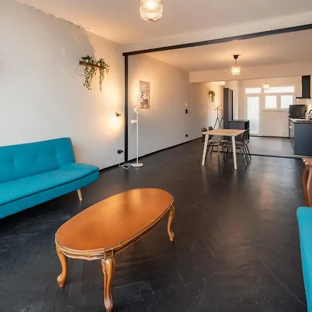 Charming And Spacious In The Heart Of אנטוורפן